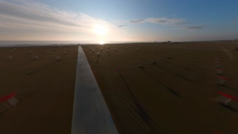 Weg-Durch-Den-Strand-Zum-Meer-In-Rimini,-Italien