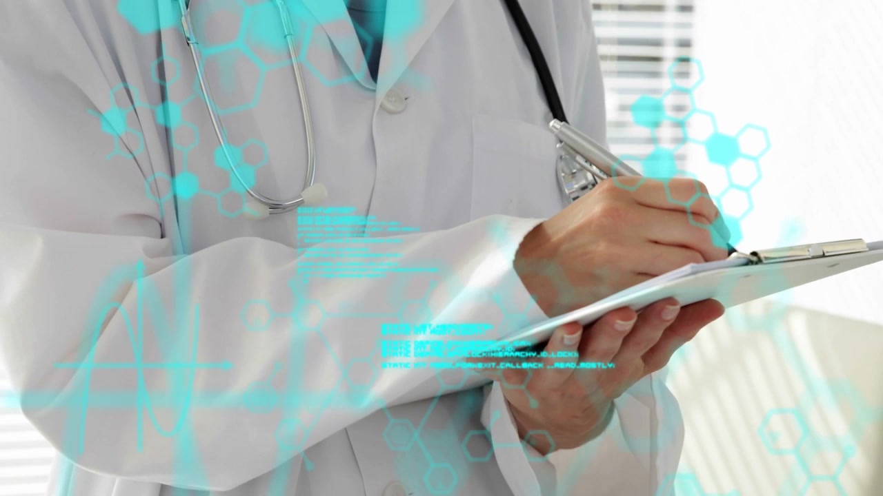 Durante la visita medica, il medico documenta i dati del paziente, toccando lo stetoscopio, con una sovrapposizione ciano sulle mani.