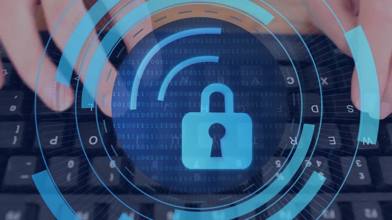 animación de un candado digital en círculos sobre las manos de un hombre caucásico escribiendo en una computadora portátil.