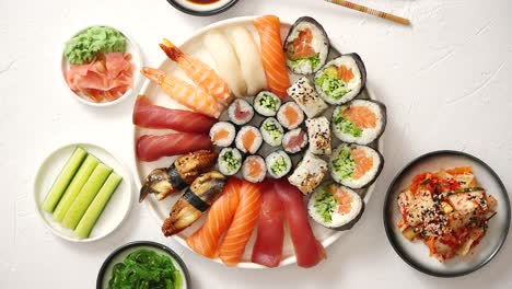 Various-sushi-rolls-placed-on-round-ceramic-plate