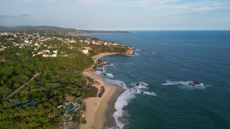 Capturing-Evening-Splendor-in-Puerto-Escondido,-Oaxaca,-mexico