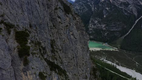 lago di landro, dolomitas, parque nacional de los tres picos, tirol del sur, italia, septiembre de 2021