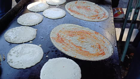 Masala-Dosa-Und-Set-Dosa-Zubereitung-Im-Straßen-Fast-Food-Laden