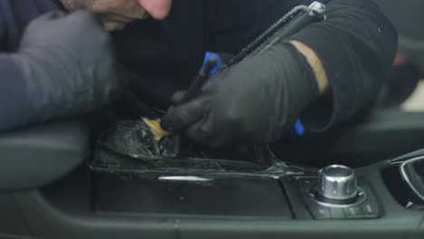limpieza profesional de automóviles. lavado de sars. detalles interiores. limpieza en seco y detalles del interior de un automóvil. limpeza profunda de la carrocería y los asientos del automóvil. limpia de espuma en el lavado de automóviles; limpieza del panel del automóvil del polvo. un aspirador