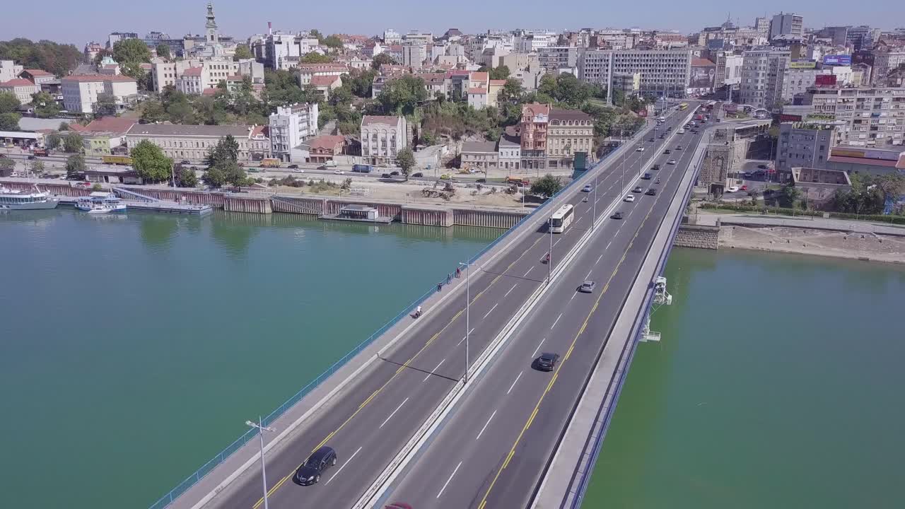 베오그라드의 시내와 브란코프의 4k 공중 파노라마 사진