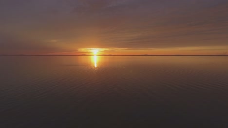 Kurische-Nehrung-Und-Haff-Bei-Sonnenuntergang.-Luftaufzug