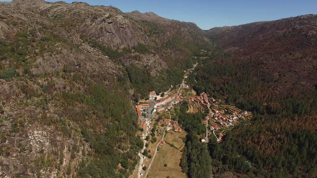 pueblo de senhora da peneda en portugal vista aérea