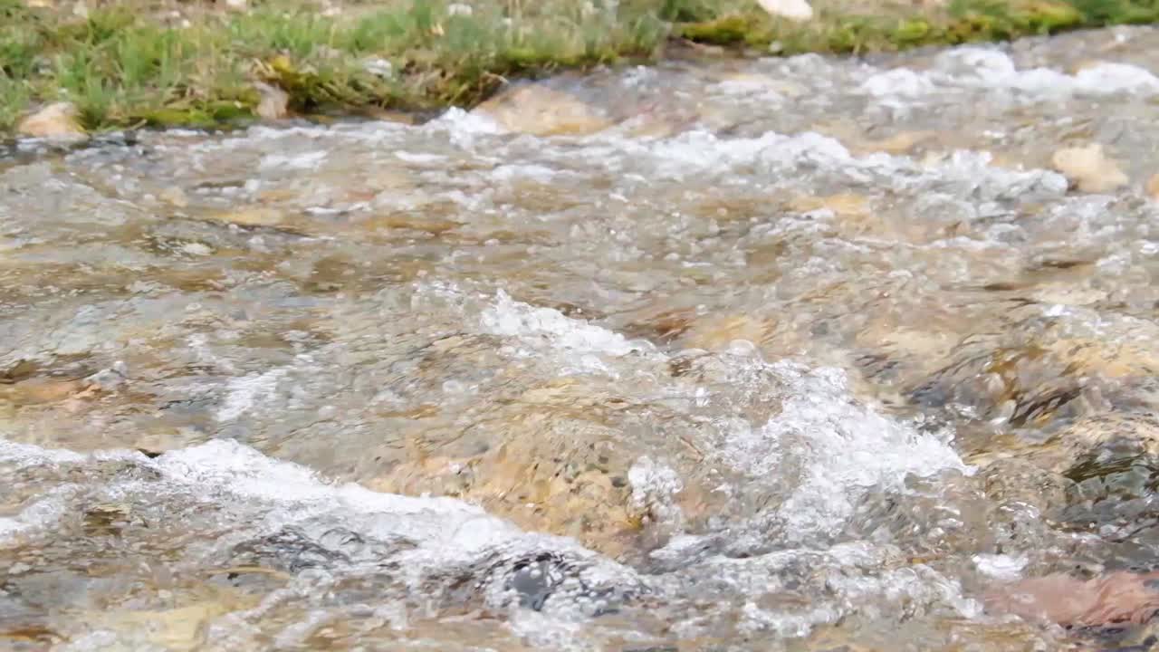 아름다운 강물이 흐르는 송쿨호수 3500m 캠핑장