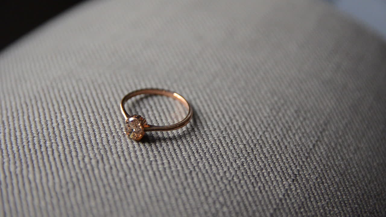 Primo piano di anello di fidanzamento