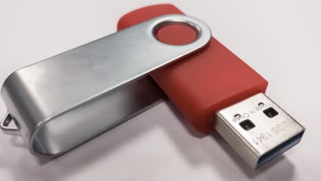 Zoomen-Sie-Auf-Einem-USB-Stick-Hinein