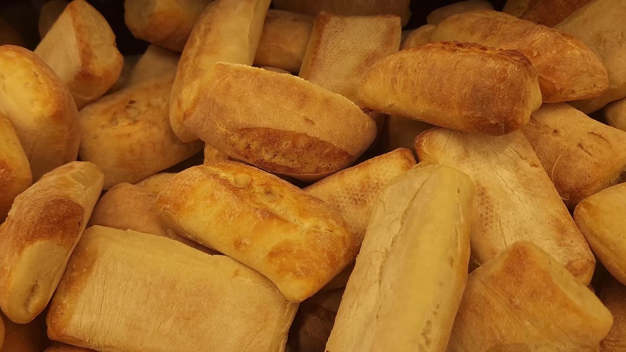 clip de 4k de pan de ciabatta