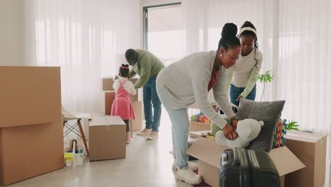 New-home,-parents-or-children-packing-boxes-as