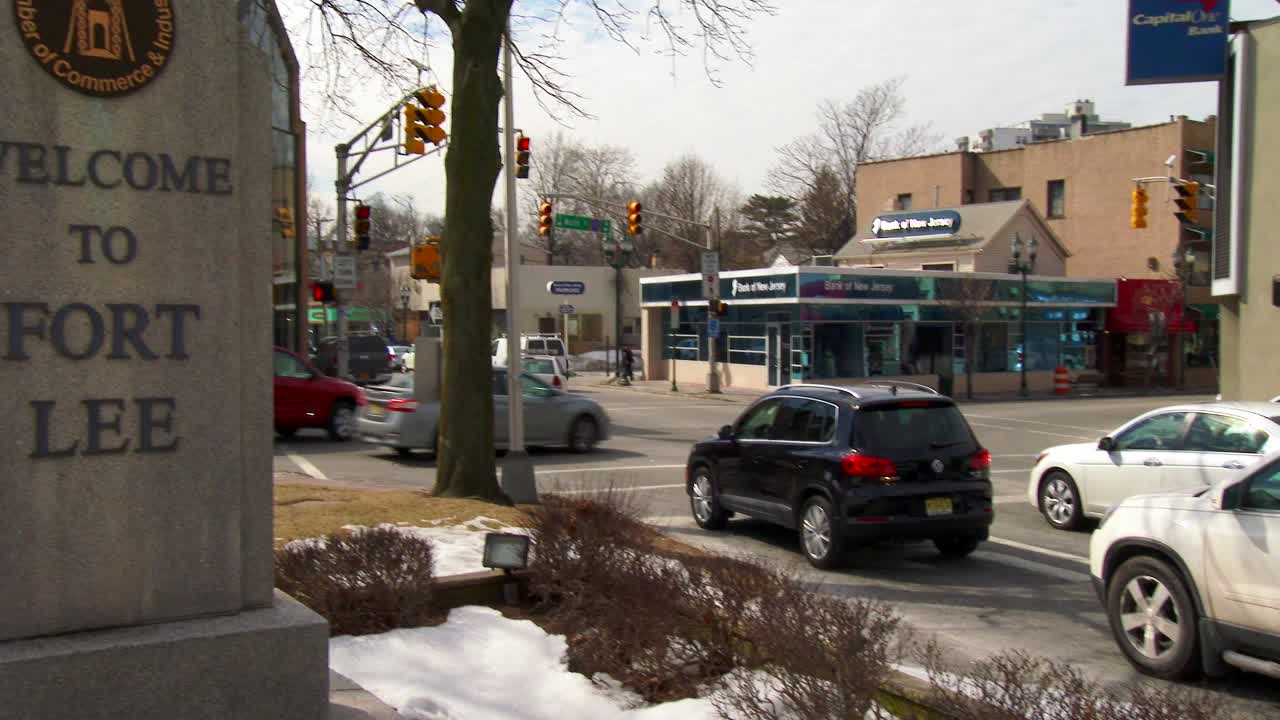 toma de establecimiento de autos esperando para entrar al puente george washington en ft lee new jersey