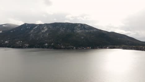 Drone-of-Grand-Lake-in-Colorado,-circling-mountain