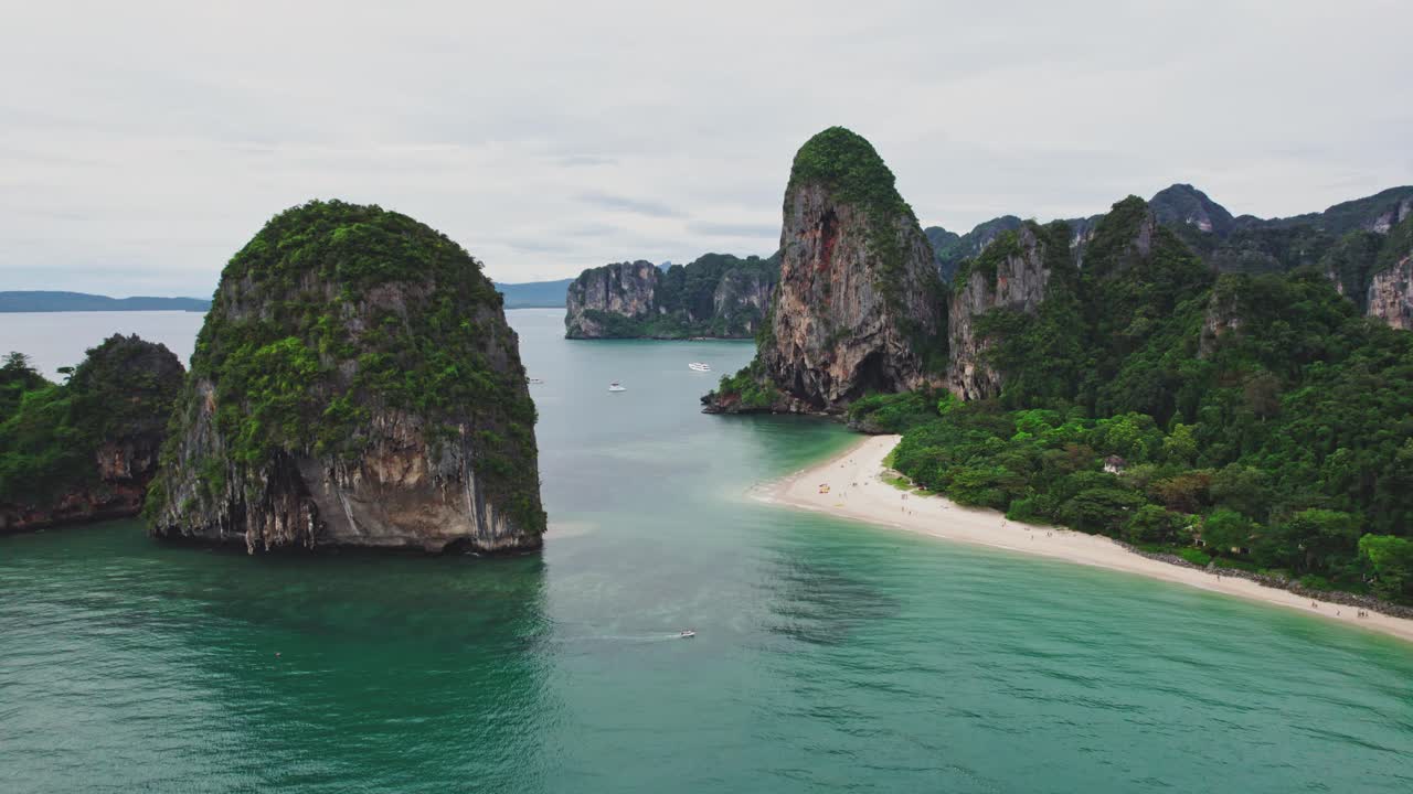 Vista aerea della spiaggia di Phra Nang a Railay, Krabi, Thailandia