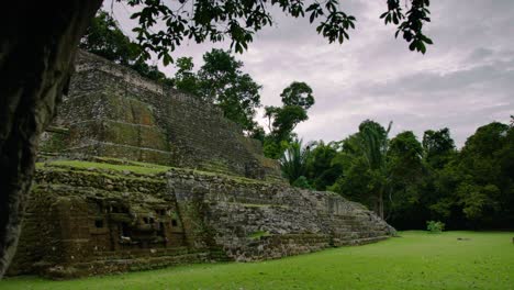 se ven las ruinas mayas de lamanai de belice 1
