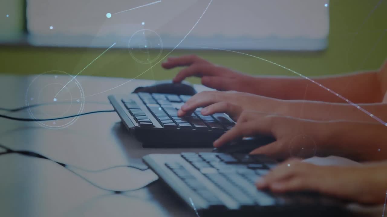 컴퓨터를 사용하는 다양한 학교 어린이 그룹에 대한 데이터 처리 애니메이션