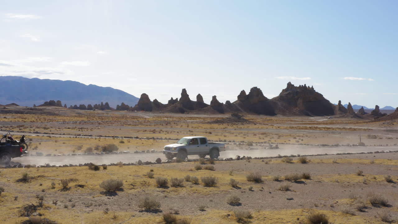 모하비 사막 캘리포니아 암석 일몰의 트로나 피너클