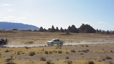 pináculos de trona en el desierto de mojave california formaciones rocosas puesta de sol