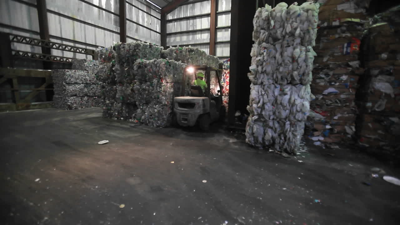 алюминиевые банки перерабатываются в центре 1