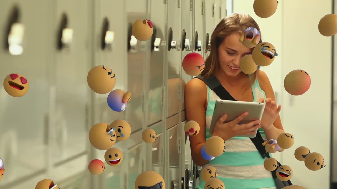 iconos emoji con una mujer usando una tableta en el fondo