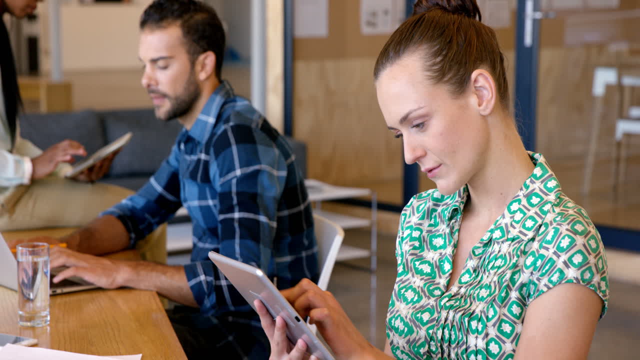 gente de negocios trabajando juntos
