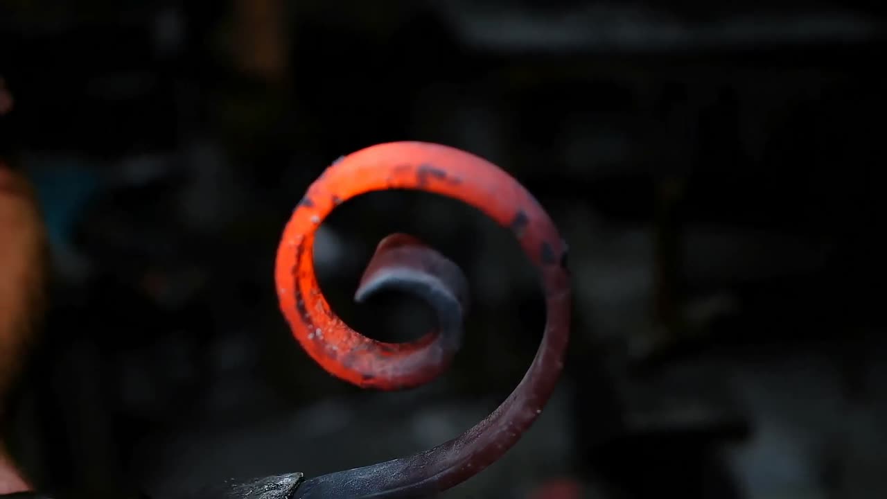 녹은 금속을 형성하는 도공 4k