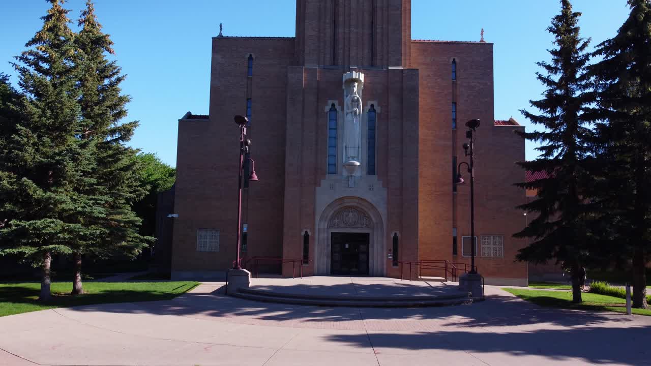 교회 탑 틸트 도시 스카이라인 캘거리 앨버타 캐나다
