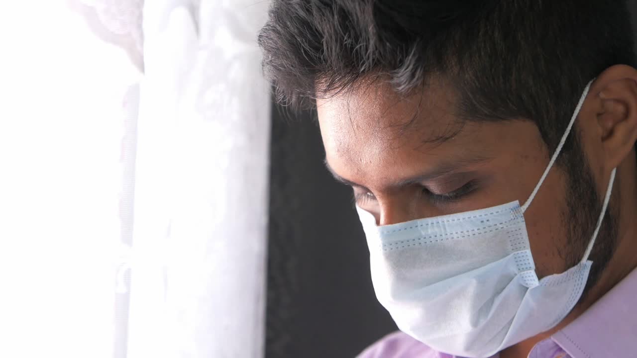 마스크를 입은 남자