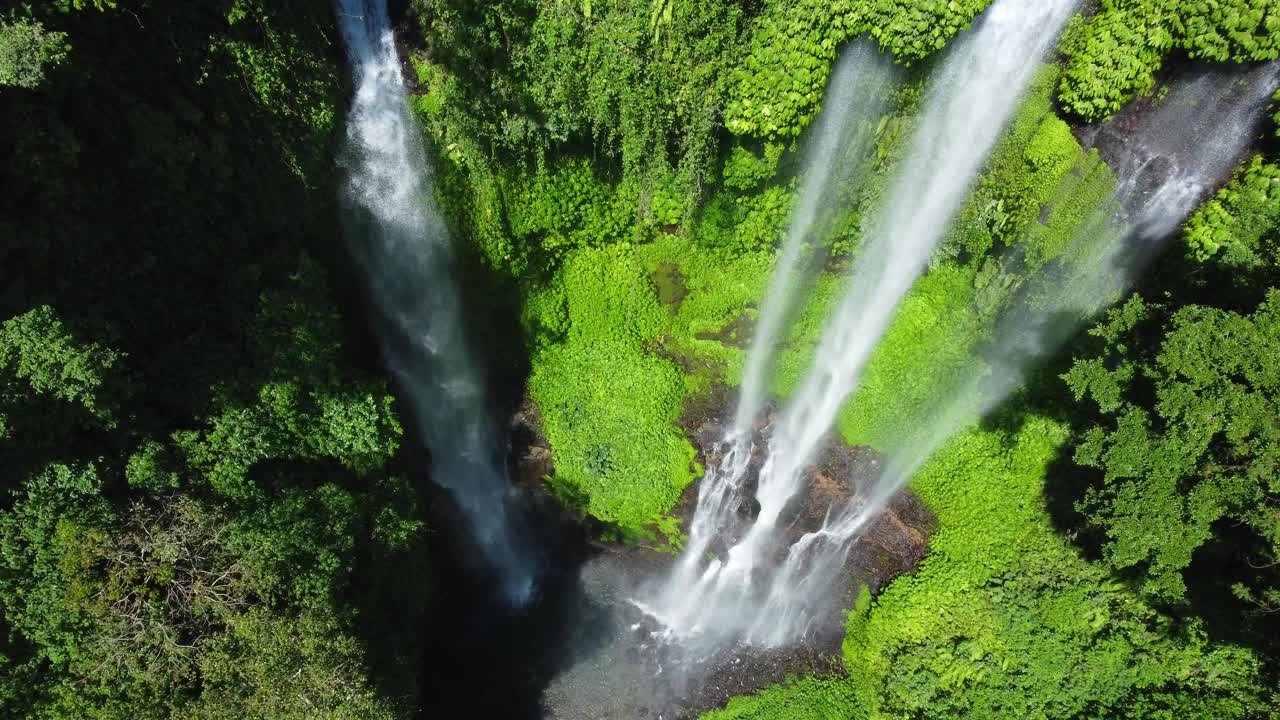 Rekaman Drone Udara 4K: Air Terjun Sekumpul dan Fiji yang megah, Singaraja, Bali Utara