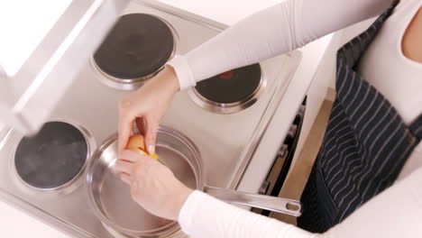 Close-up-on-a-woman-cooking-eggs