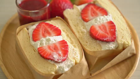 pancake sandwich strawberry fresh cream