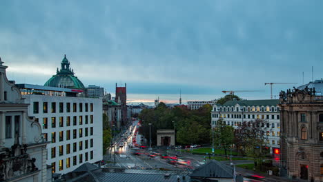 Munich-Aéreo-Timelapse-Casco-Antiguo-Tráfico