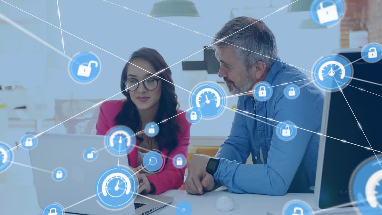 animación de la red de conexiones con iconos de candados sobre diversas personas de negocios en la oficina