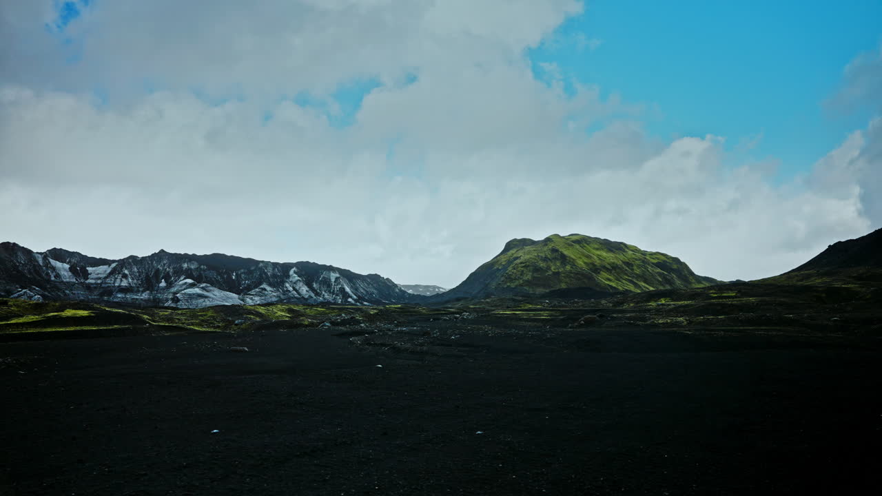 vista panorámica del paisaje volcánico de islandia