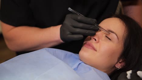 eyebrow threading procedure