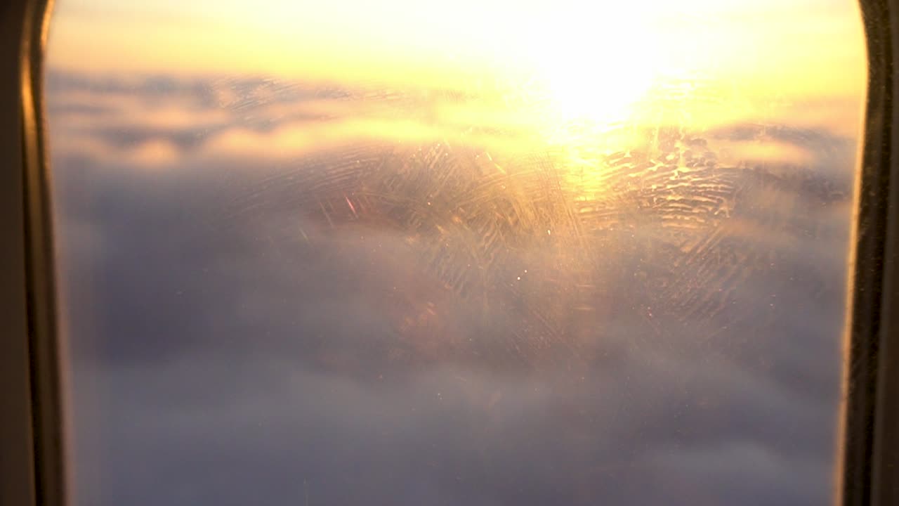 비행기 창에서 일출보기