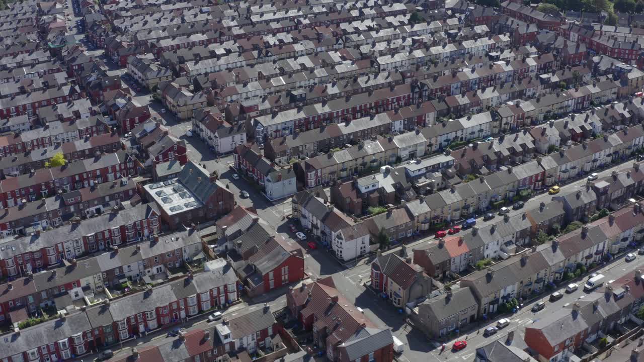 wavertree 주택 단지를 선회하는 드론 샷 03