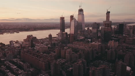 Antena:-Manhattan,-Ciudad-De-Nueva-York-En-La-Luz-Del-Atardecer-Rojo-Amanecer