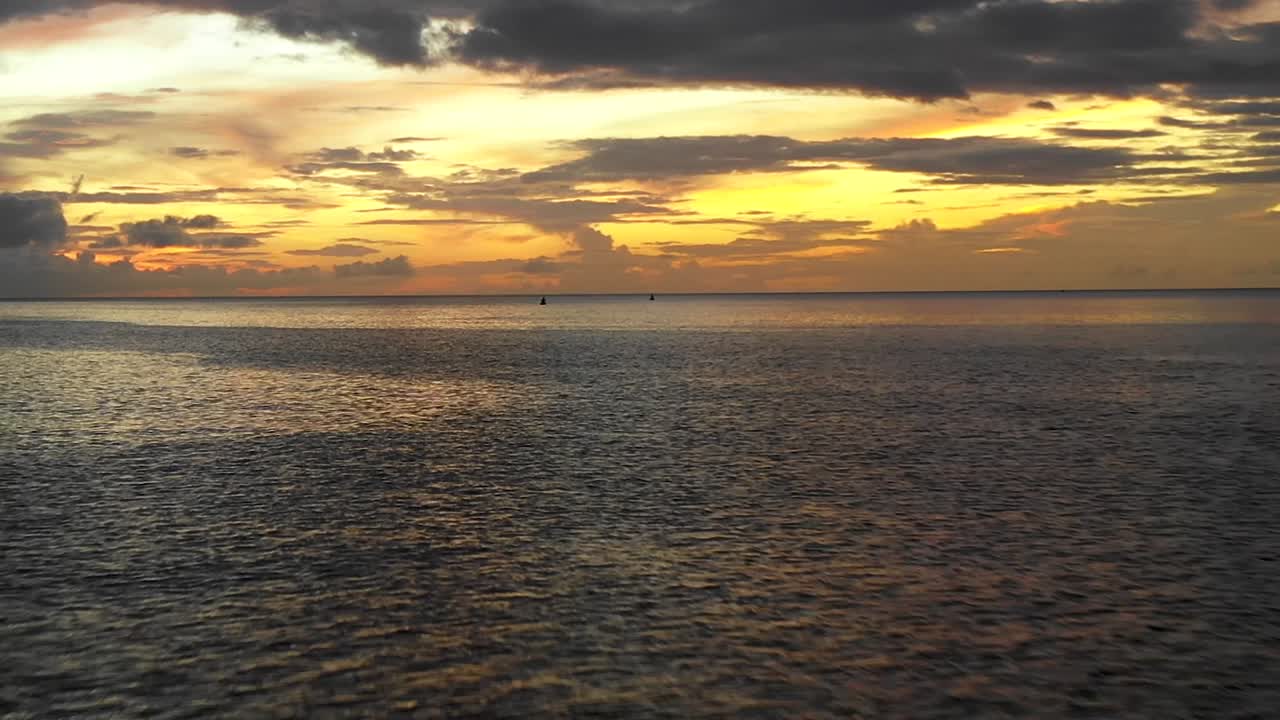 일몰을 향해 비행