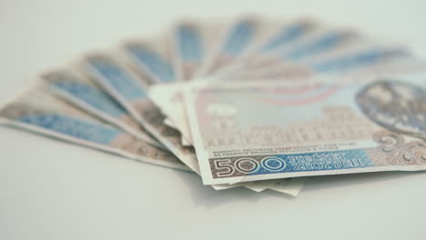 pan: money stack arranged in a fan, 500 polish money