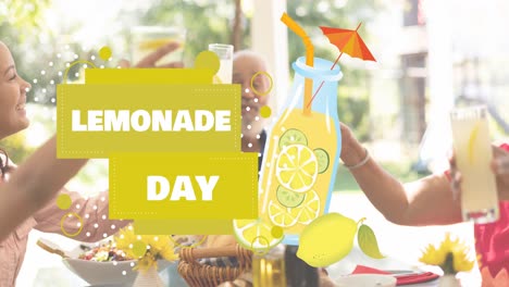 animación del texto del día de la limonada y el icono de la limonada sobre la familia caucásica bebiendo limonada
