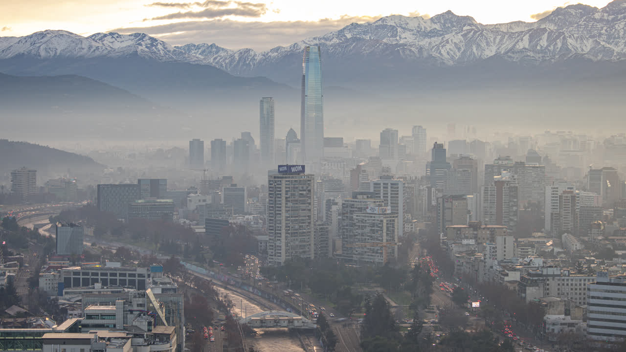 Transizione mattutina a Providencia, Santiago del Cile, Time-lapse.