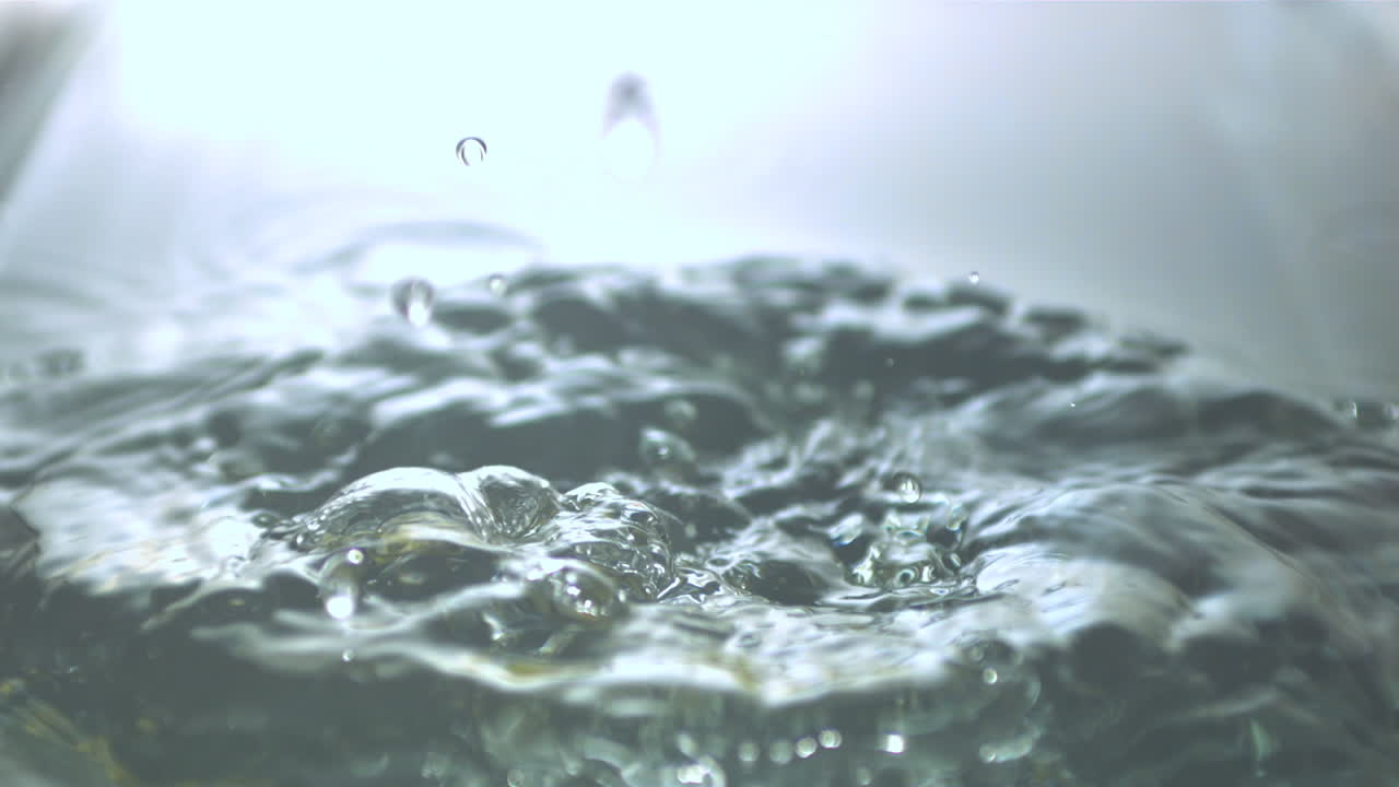 바나나 가 물 에 떨어지는 것