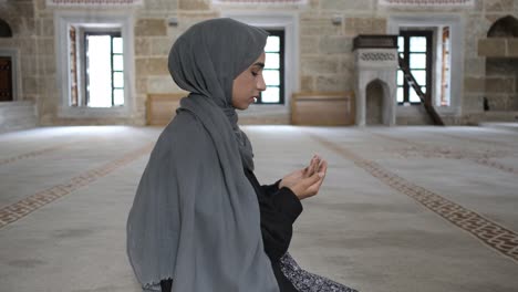 woman prayer for islamic rules