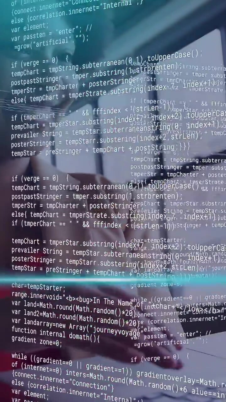 Vertikal video: Kvindelig softwareudvikler taster på bærbar computer nær vinduet og forhåndsviser live-kode med cyanfarvede gitterlinjer.