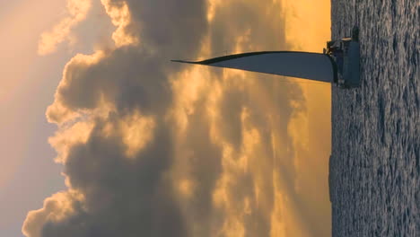 velero en el mar tranquilo cerca de la isla de los pinos al atardecer