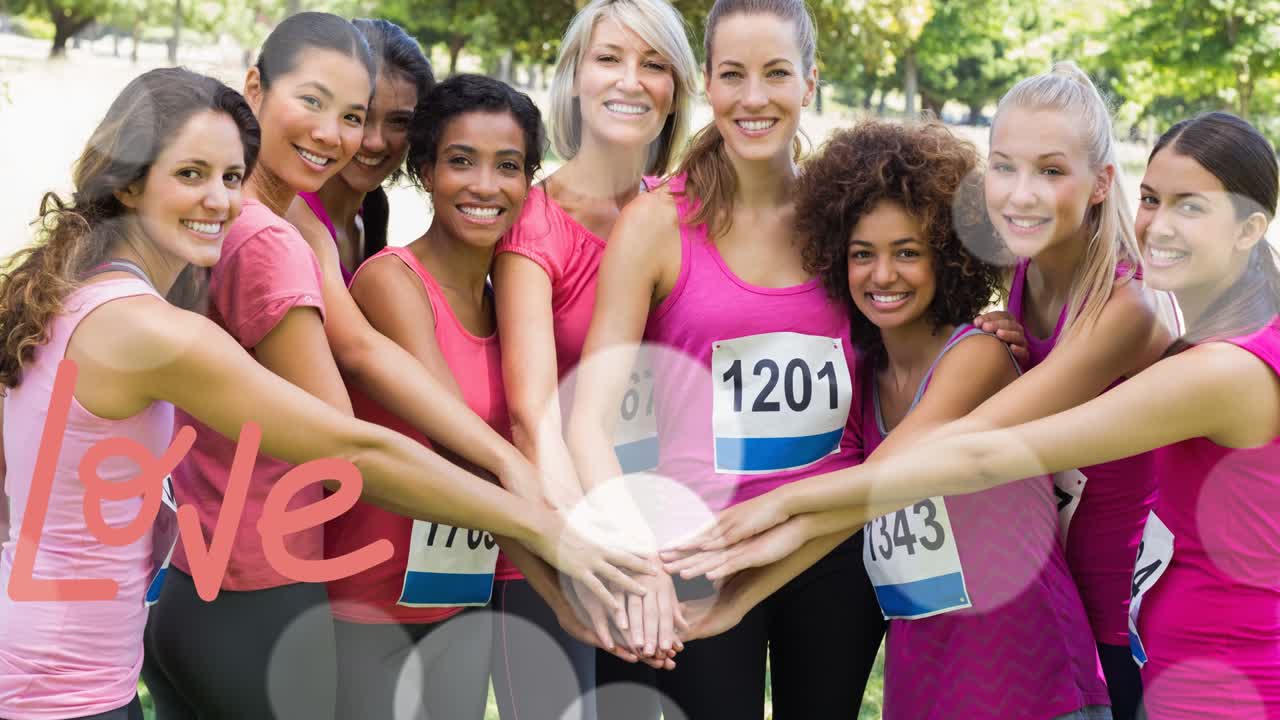 사랑의 애니메이션 텍스트 다양한 그룹의 다양한 그룹의 미소 짓는 여성