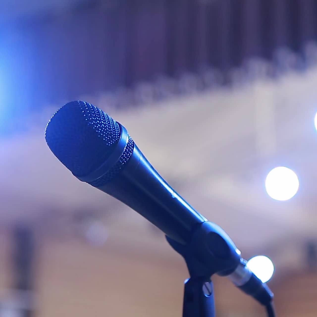 Microfono in una sala da concerto