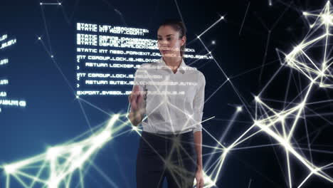 mujer de negocios biracial que usa tecnología táctil